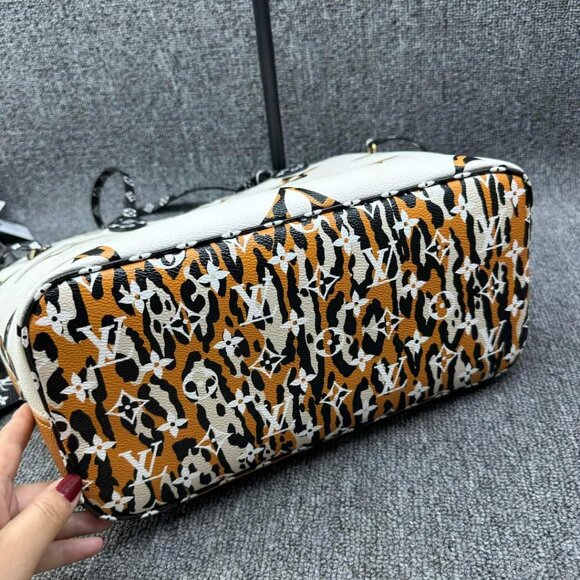 100% Authentic Louis Vuitton Neverfull W/Pouch Leather Tote Bag - Picture 8 of 16